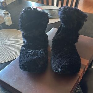 Cozy Heated Black Faux Fur Slippers